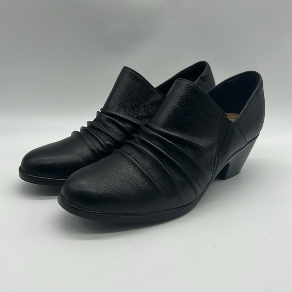 2522- Clarks Black Leather Slip-On Heeled Shoes Size 11 M NWT - Picture 3 of 11